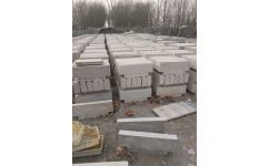 水泥路沿石廠家廠價直銷加工價格常規(guī)長1米高30厘米厚12厘米 濟(jì)南市長清區(qū)國峰水泥制品廠